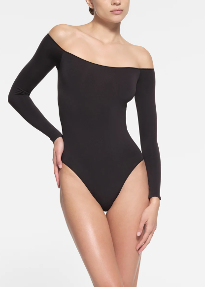 ESSENTIAL OFF THE SHOULDER BODYSUIT